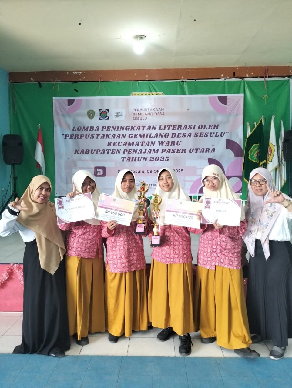 Dua Siswi SMAN 2 PPU Harumkan Sekolah di Lomba Resensi Desa Sesulu